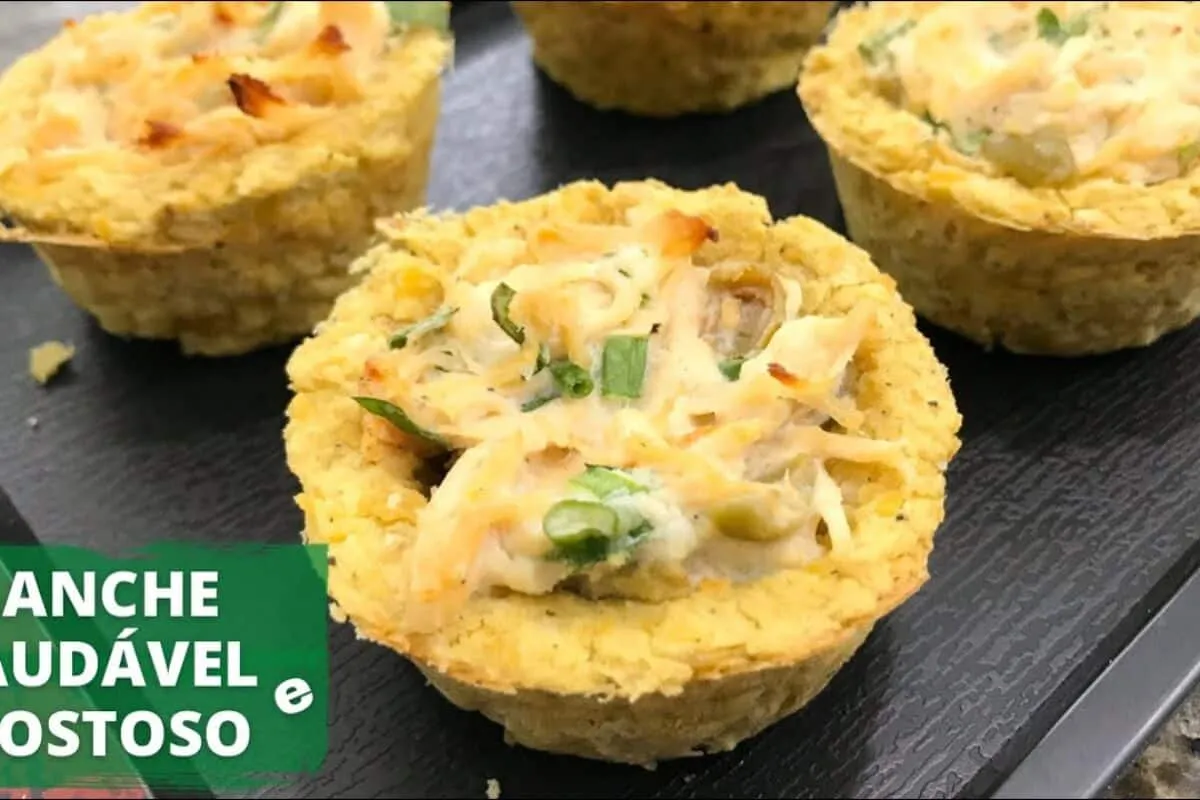Lanche saudável de frango bem recheado, saboroso e suculento
