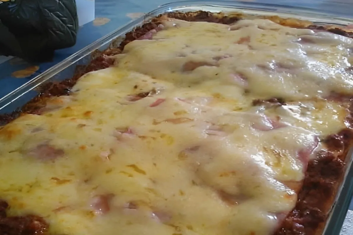 Lasanha a bolonhesa com molho branco e molho de carne receit
