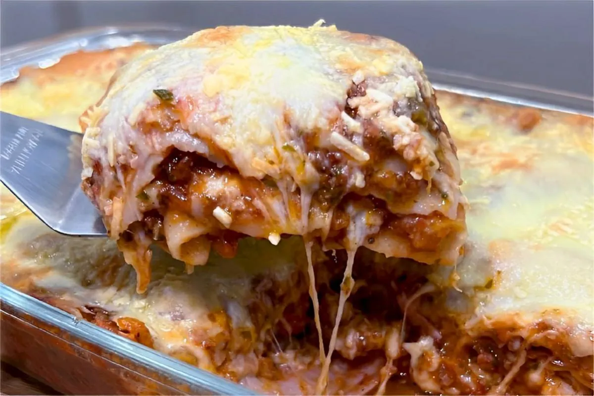 Lasanha à bolonhesa fácil e prática para o almoço ou jantar