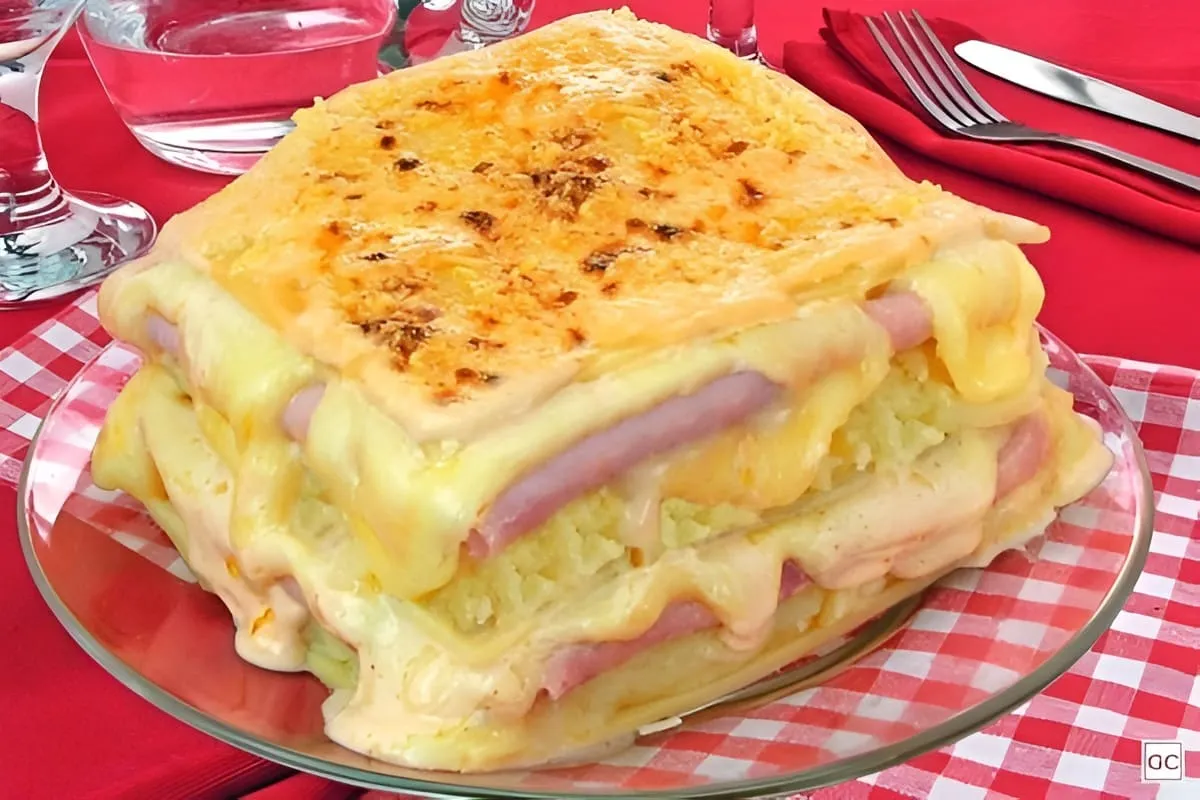 Lasanha de batata com recheio de presunto queijo e molho bra