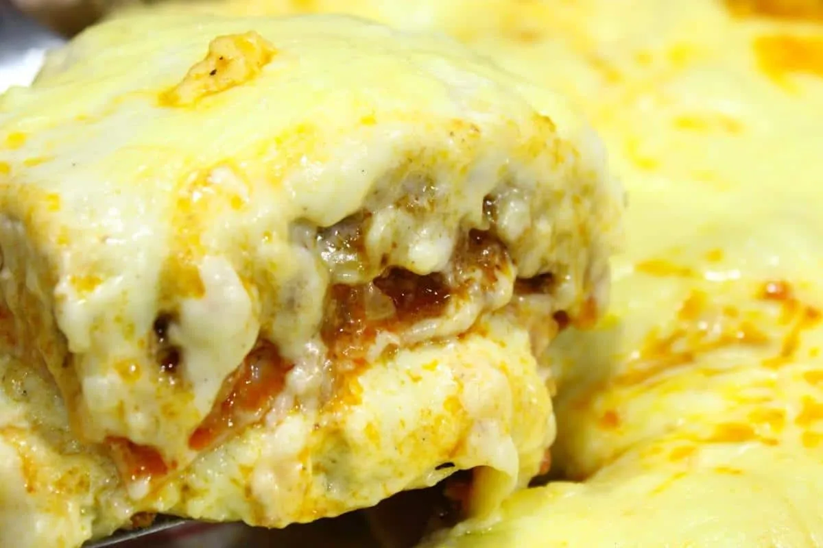 Lasanha de carne cremosa da minha mãe para o almoço que é a
