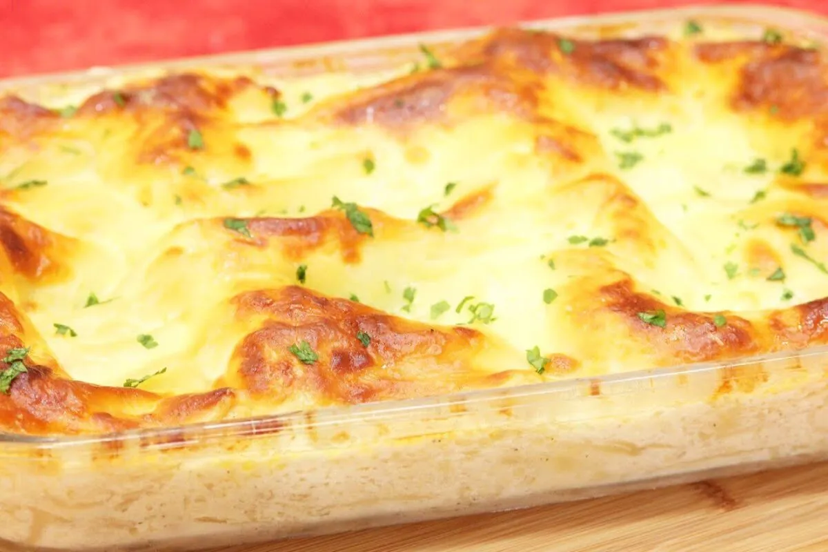 Lasanha de domingo muito cremosa, rápida e fácil de preparar