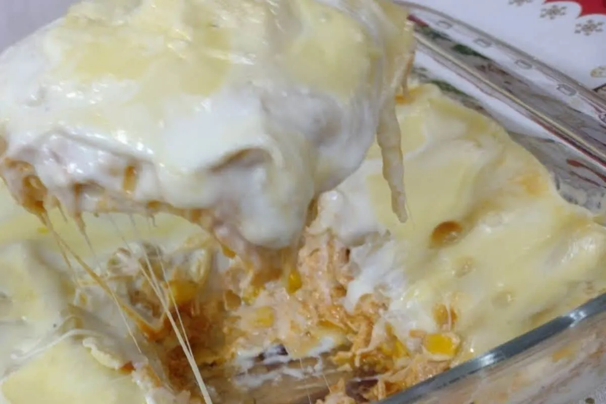 Lasanha de frango ao molho branco, uma delícia super cremosa