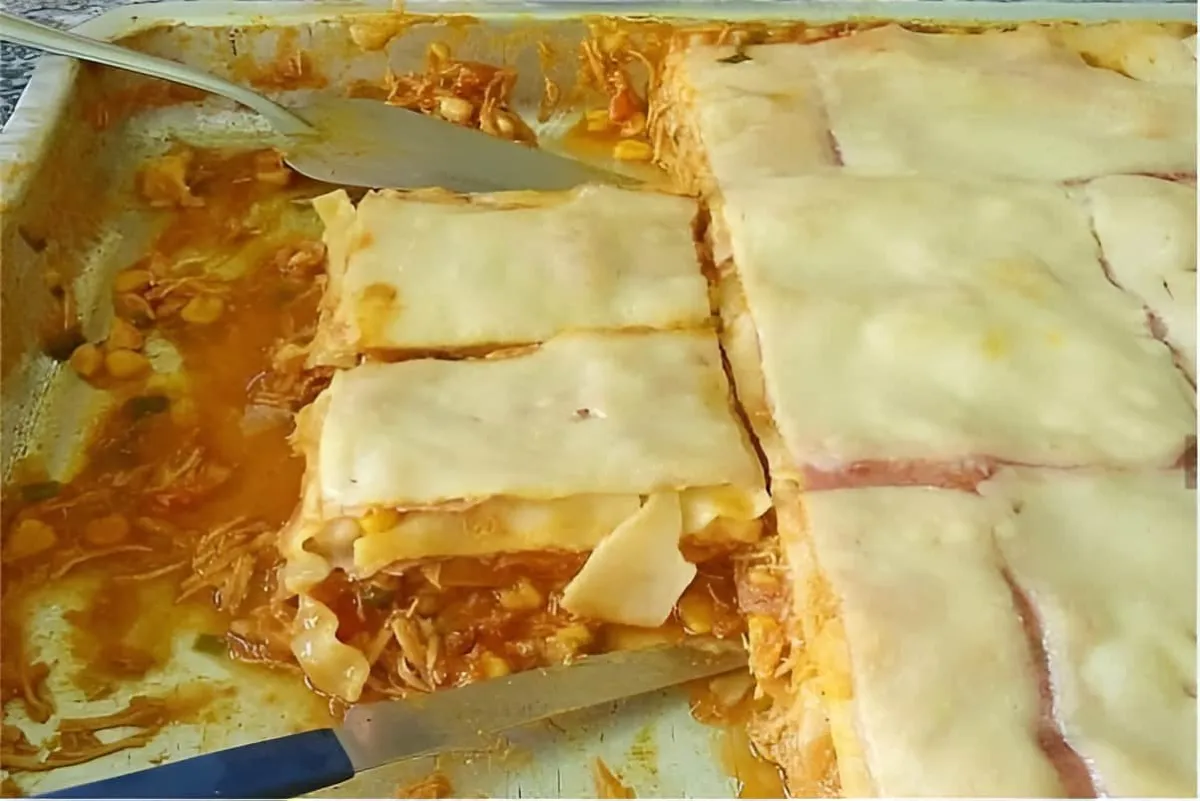 Lasanha de frango com presunto e queijo deliciosa e perfeita