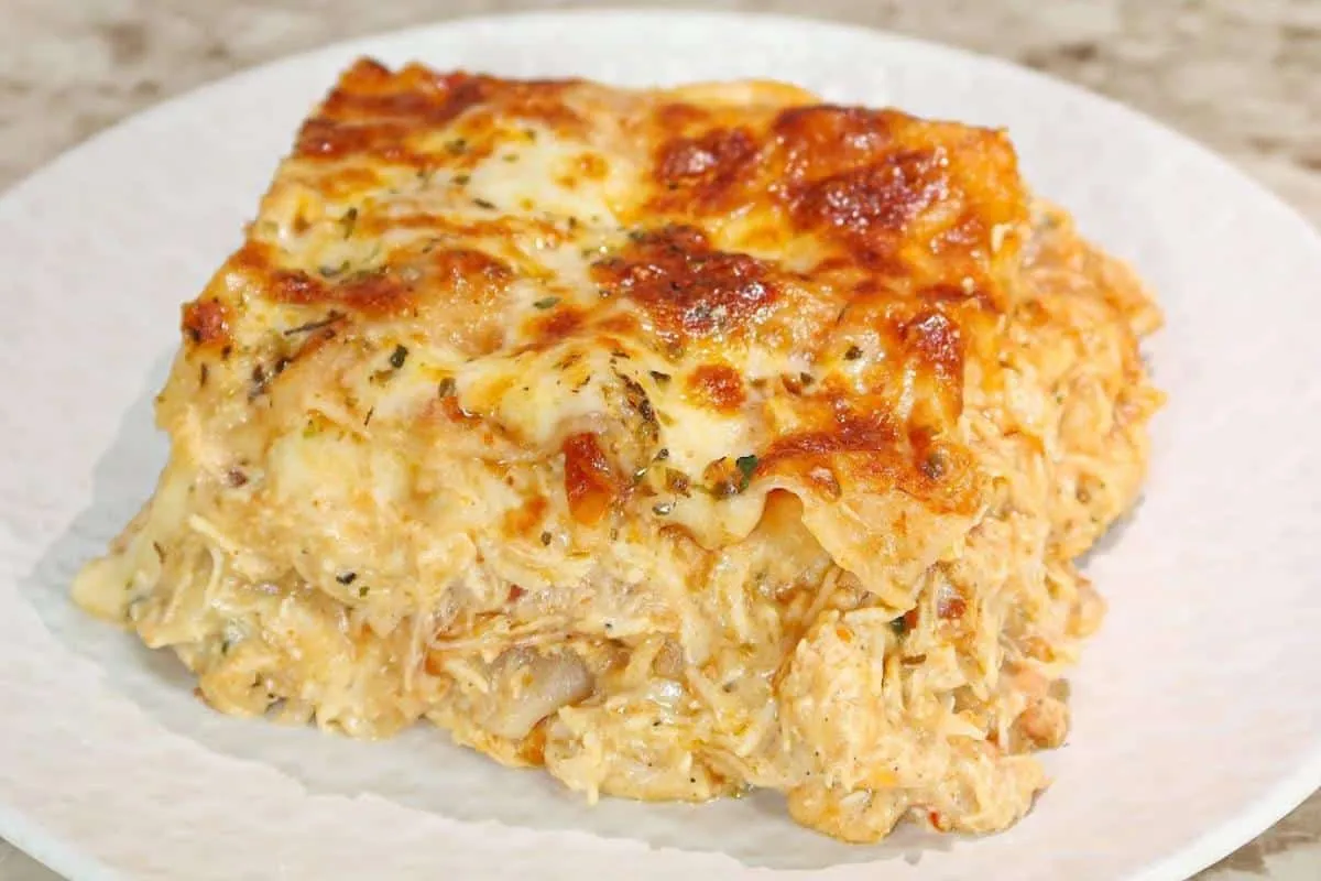 Lasanha de frango cremosa para fazer um almoços simples vira