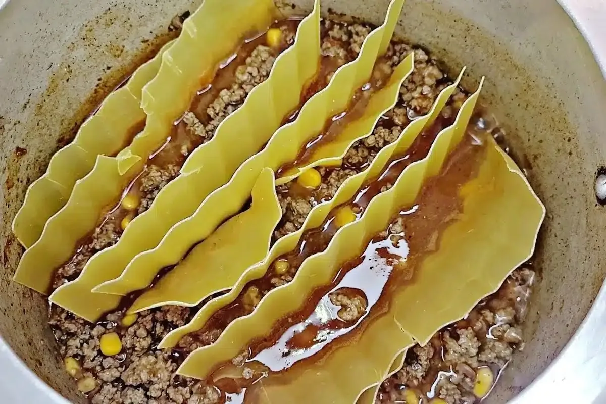 Lasanha de preguiçoso: esse jeito de preparar almoço vai te