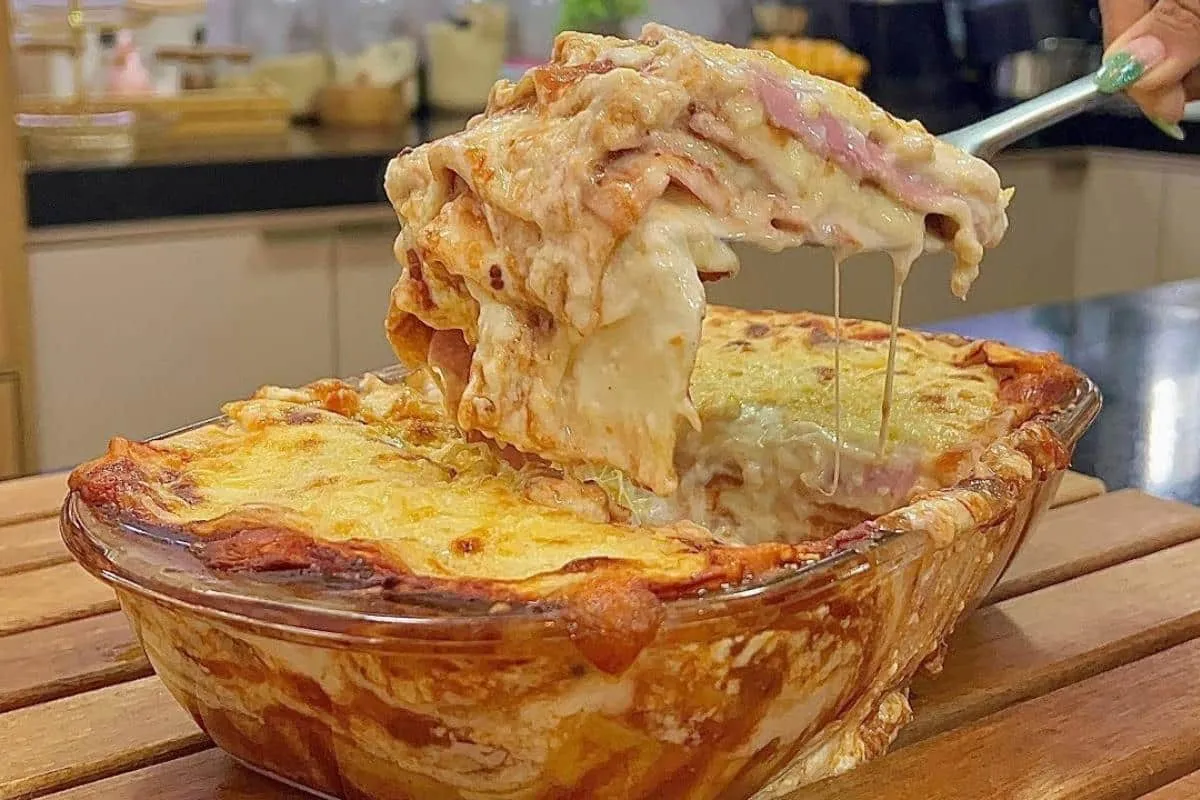 Lasanha de presunto e queijo muito cremosa e saborosa para v