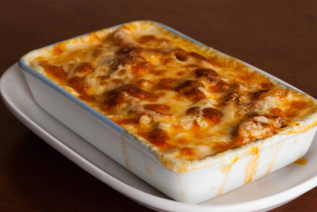 Lasanha de Queijo e Presunto Para o Almoço de Domingo. Apren