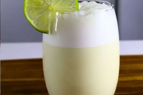 Limonada suíça que não amarga feita com leite condensado, um