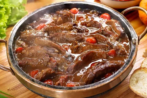 Língua de boi à moda mineira: receita de boteco mais famosa 