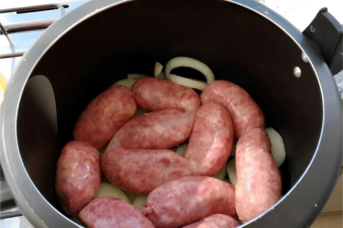 Linguiça assada na panela de pressão muito saborosa e fica p