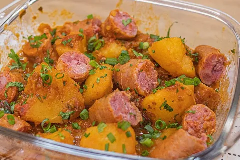 Linguiça com batata bem douradinha, saborosa e temperada no 
