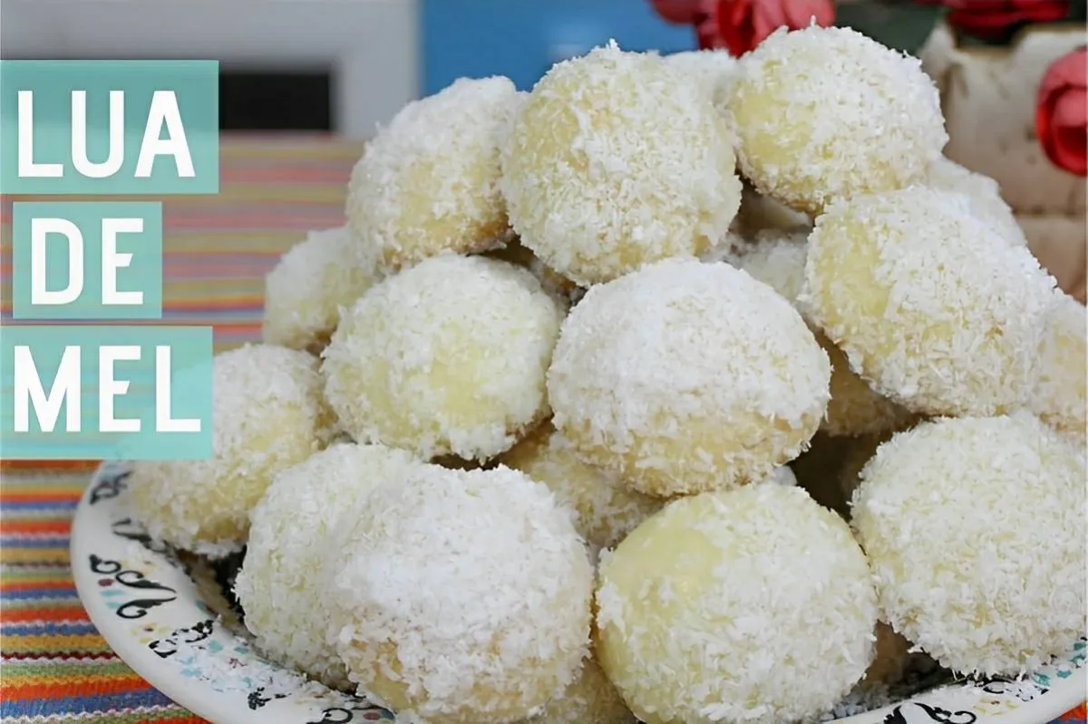 Lua de mel um pãozinho recheado bem fofinho banhado na calda