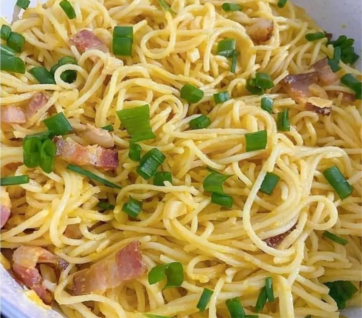 Macarrão alho e óleo com bacon especial igual de restaurante