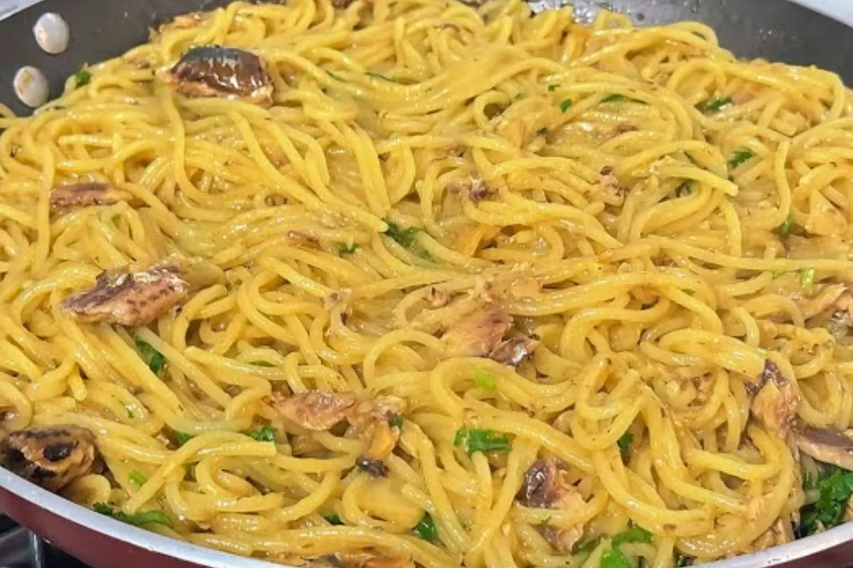 Macarrão alho e óleo com sardinha: fica saboroso e soltinho