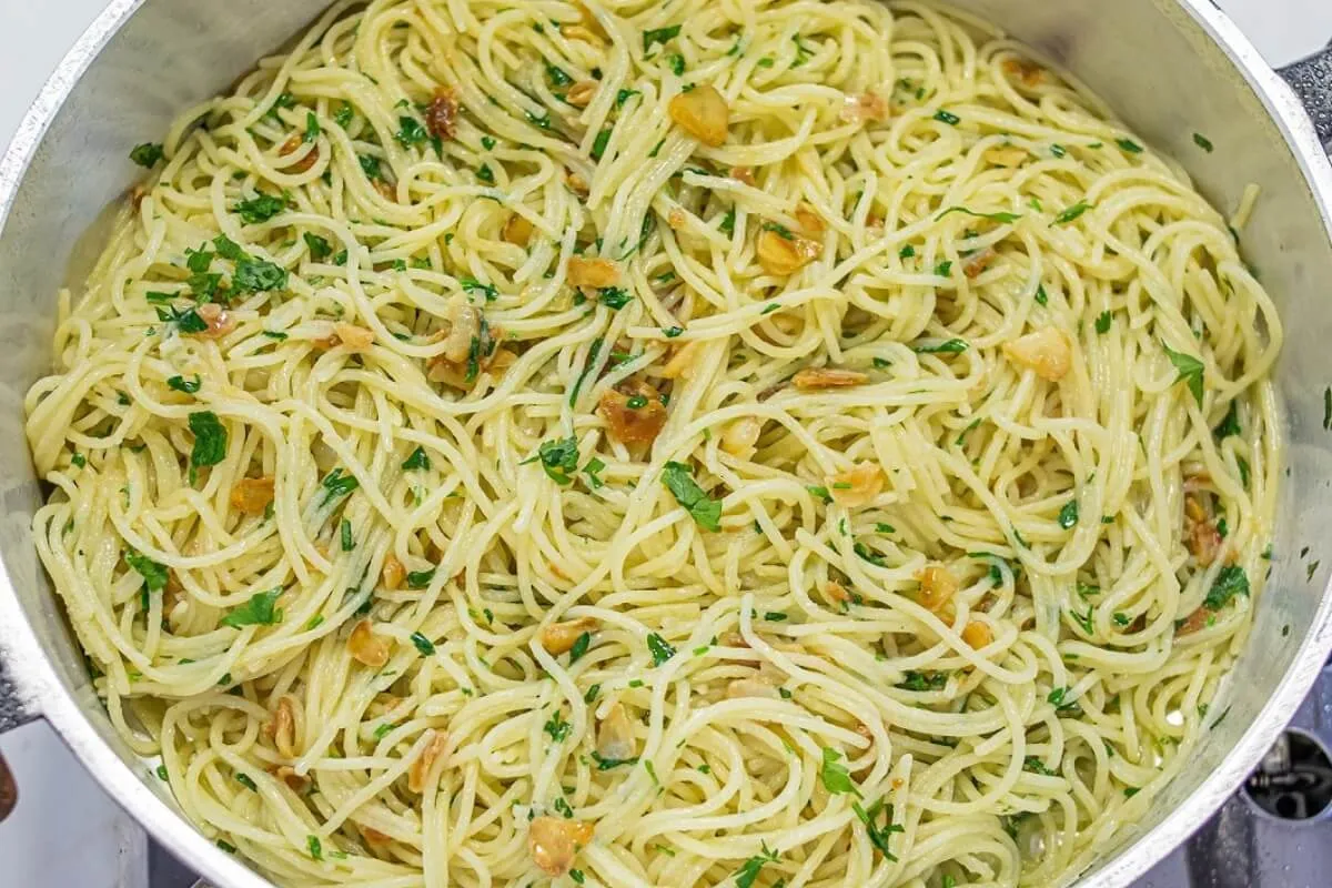 Macarrão alho e óleo para compor sua mesa de ano novo e agra