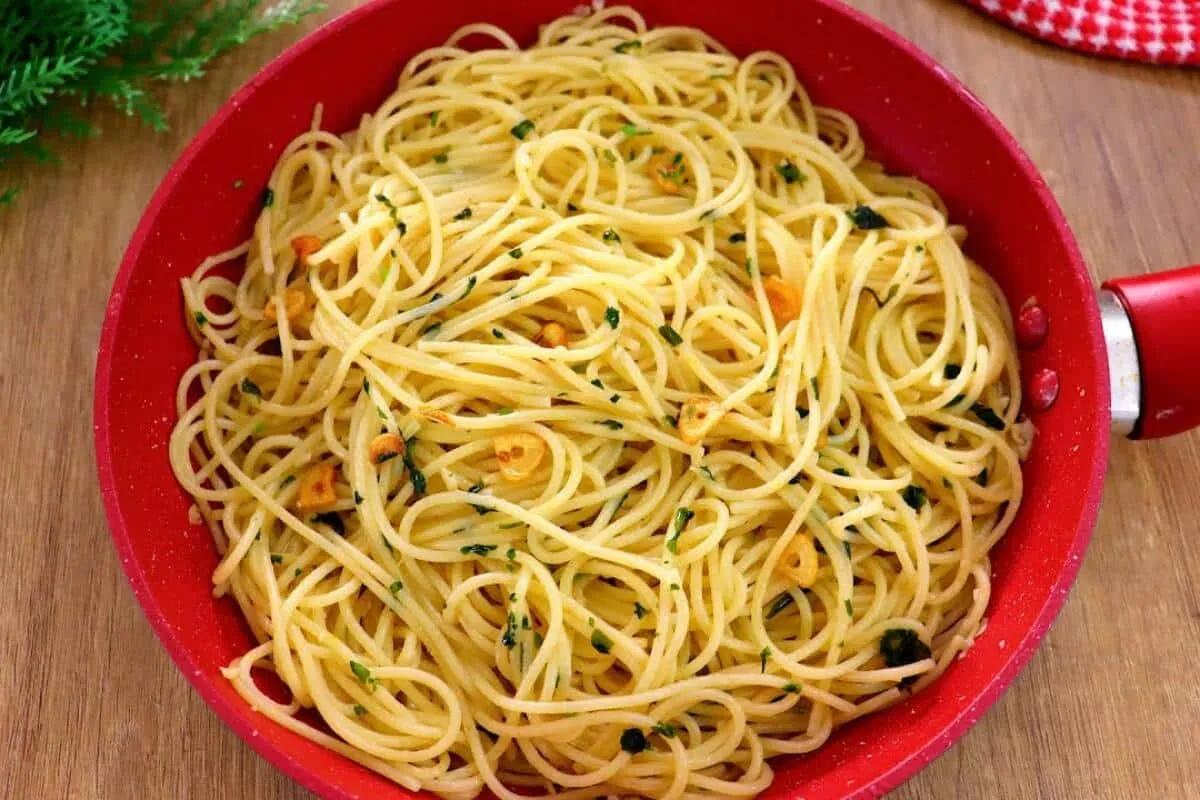 Macarrão alho e óleo perfeito: veja como eu faço para ficar
