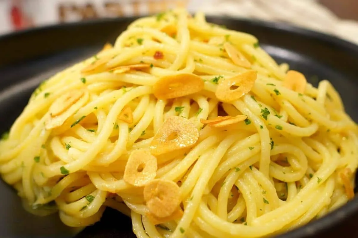 Macarrão alho e óleo que fica soltinho e gostoso igual de re