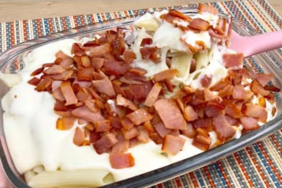 Macarrão ao molho branco simples e cremoso: ideal para quand