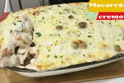 Macarrão ao molho de batata, um prato gratinado que é perfei