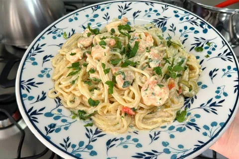 Macarrão ao molho de camarão: a receita de dar água na boca 