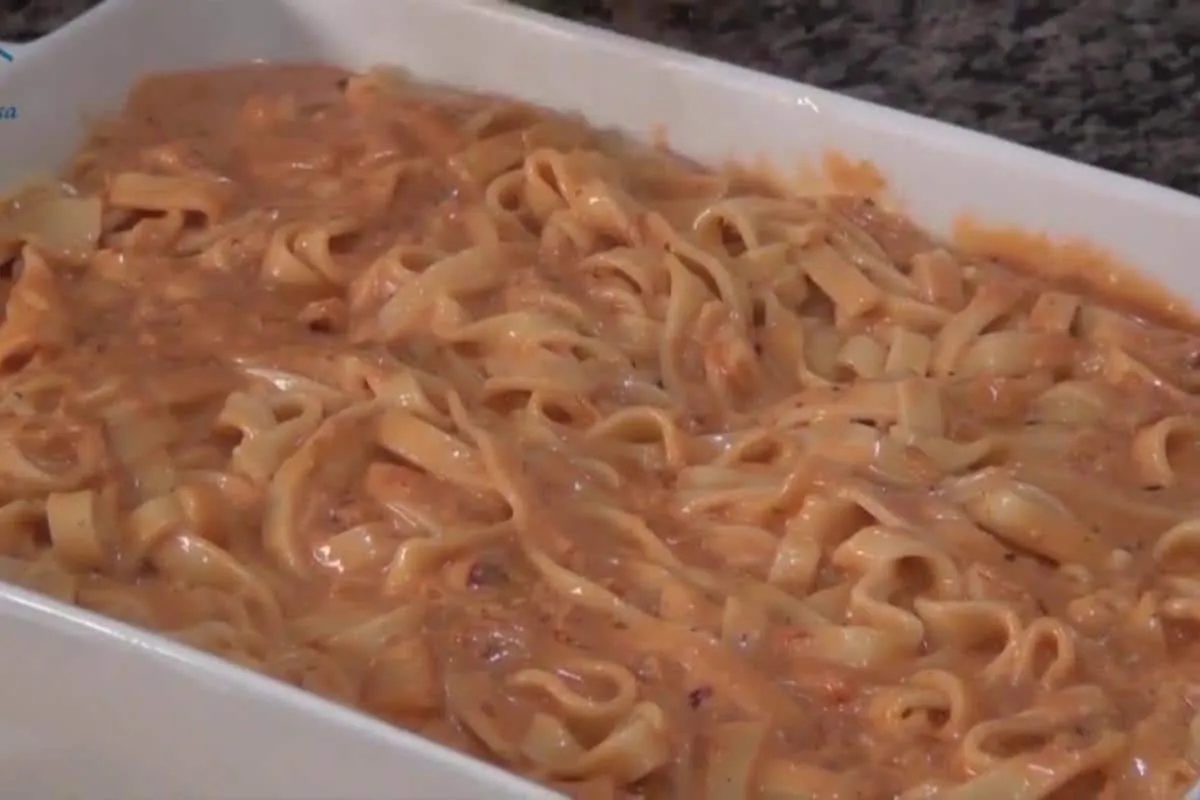 Macarrão com creme de leite que fica pronto rapidinho para o