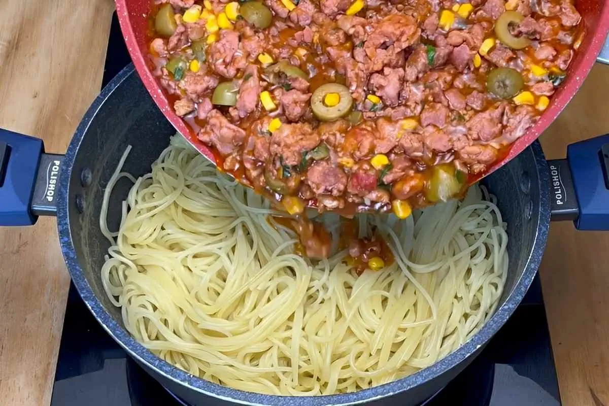 Macarrão com linguiça: uma receita econômica e deliciosa par