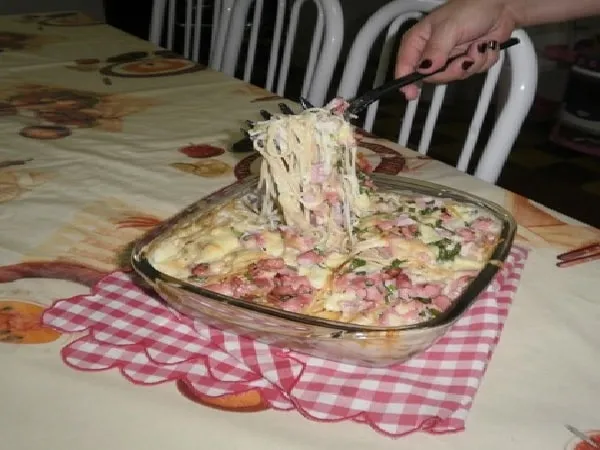 Macarrão com Molho Branco e Presunto