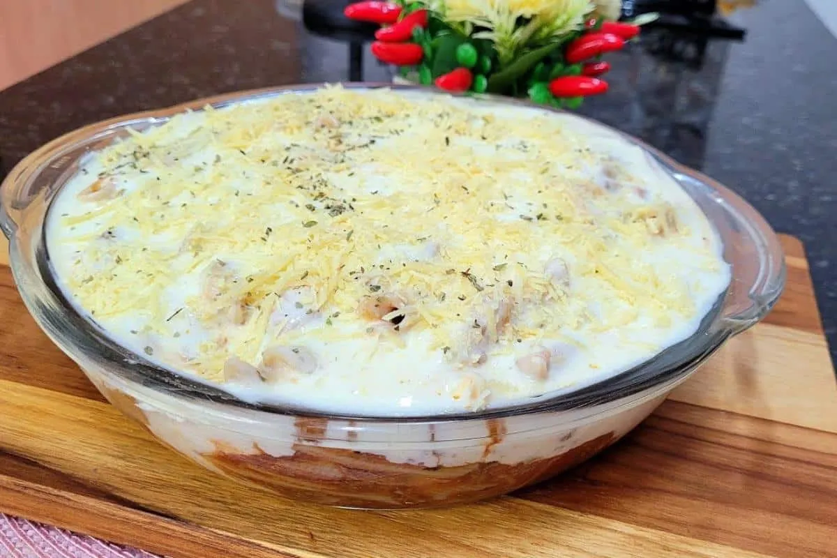 Macarrão com molho branco vai muito bem em qualquer dia da s