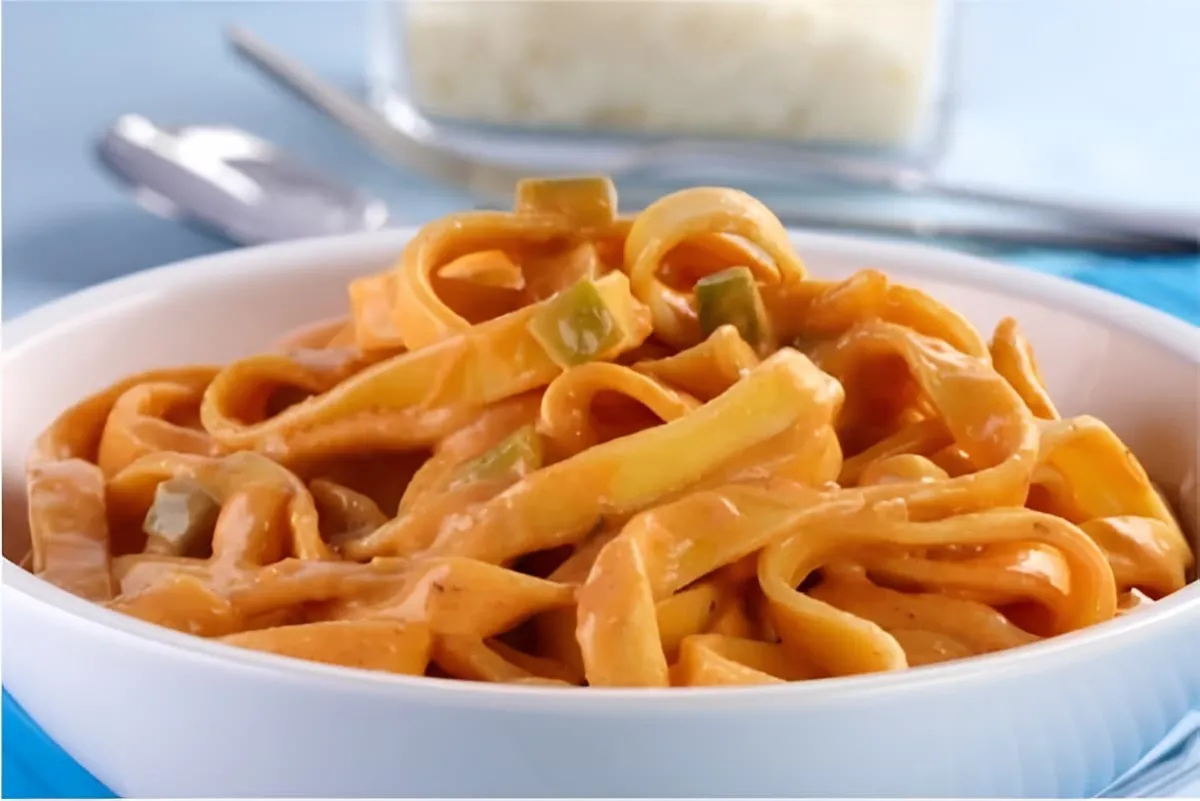 Macarrão com molho de requeijão simples e perfeito para o al