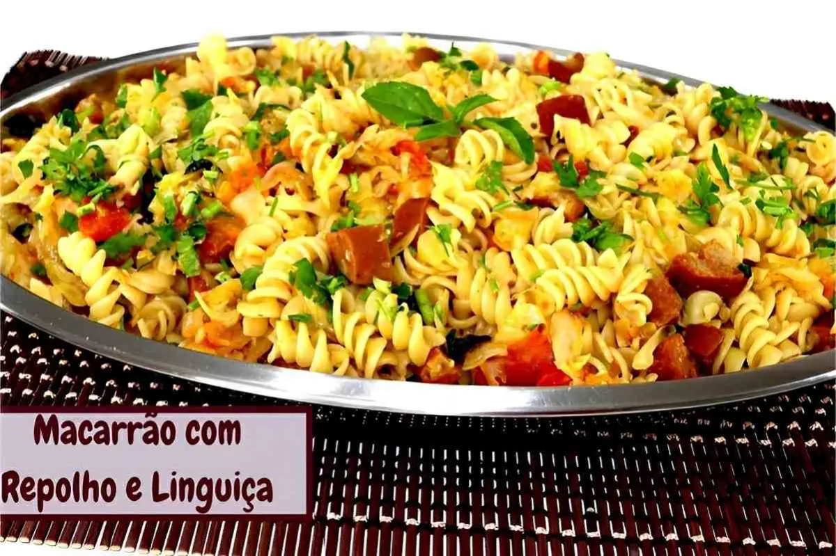 Macarrão com repolho e linguiça: um prato único econômico e