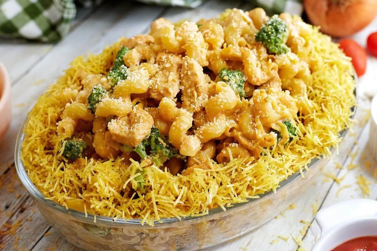 Macarrão cremoso com frango: a sugestão que você procura par