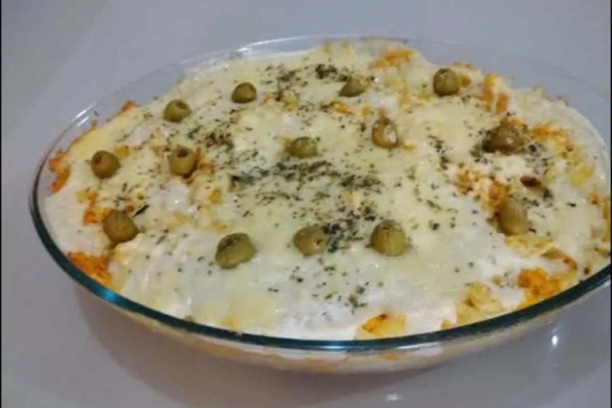 Macarrão cremoso com frango feito bem rapidinho para seu alm