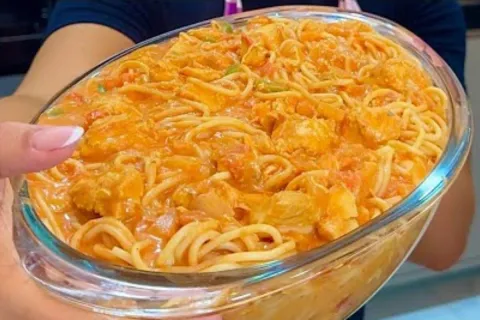Macarrão cremoso com frango para você só querer fazer desse 