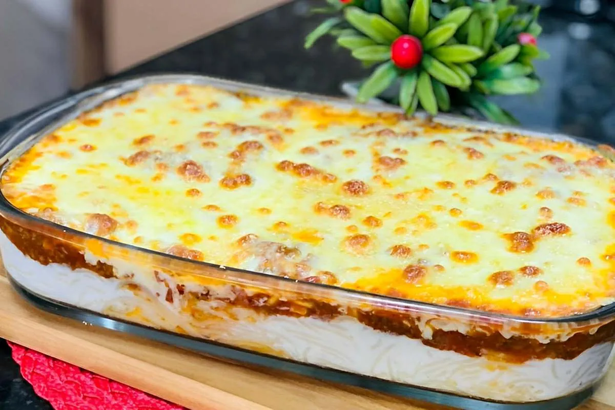 Macarrão cremoso com molho à bolonhesa e molho branco perfei