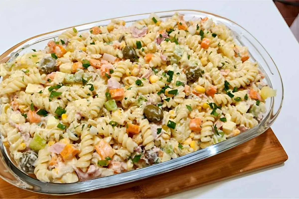 Macarrão cremoso delicioso e fácil de fazer para variar o ca