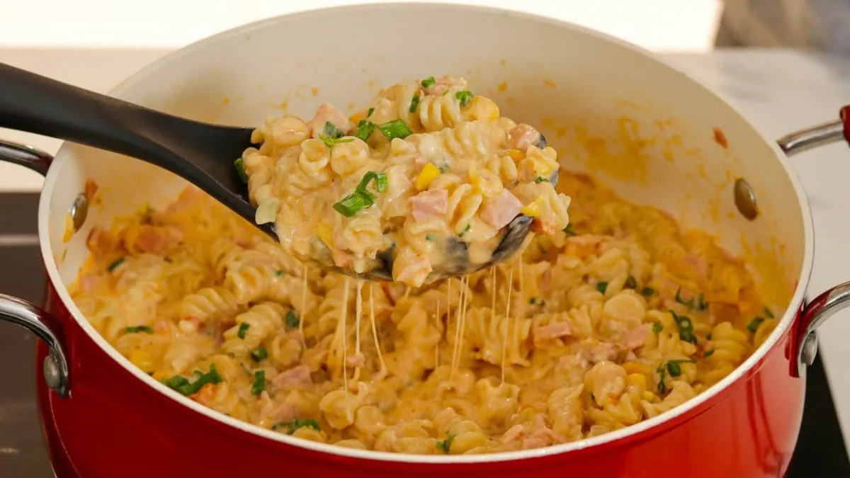 Macarrão cremoso muito fácil de fazer para o seu almoço de h