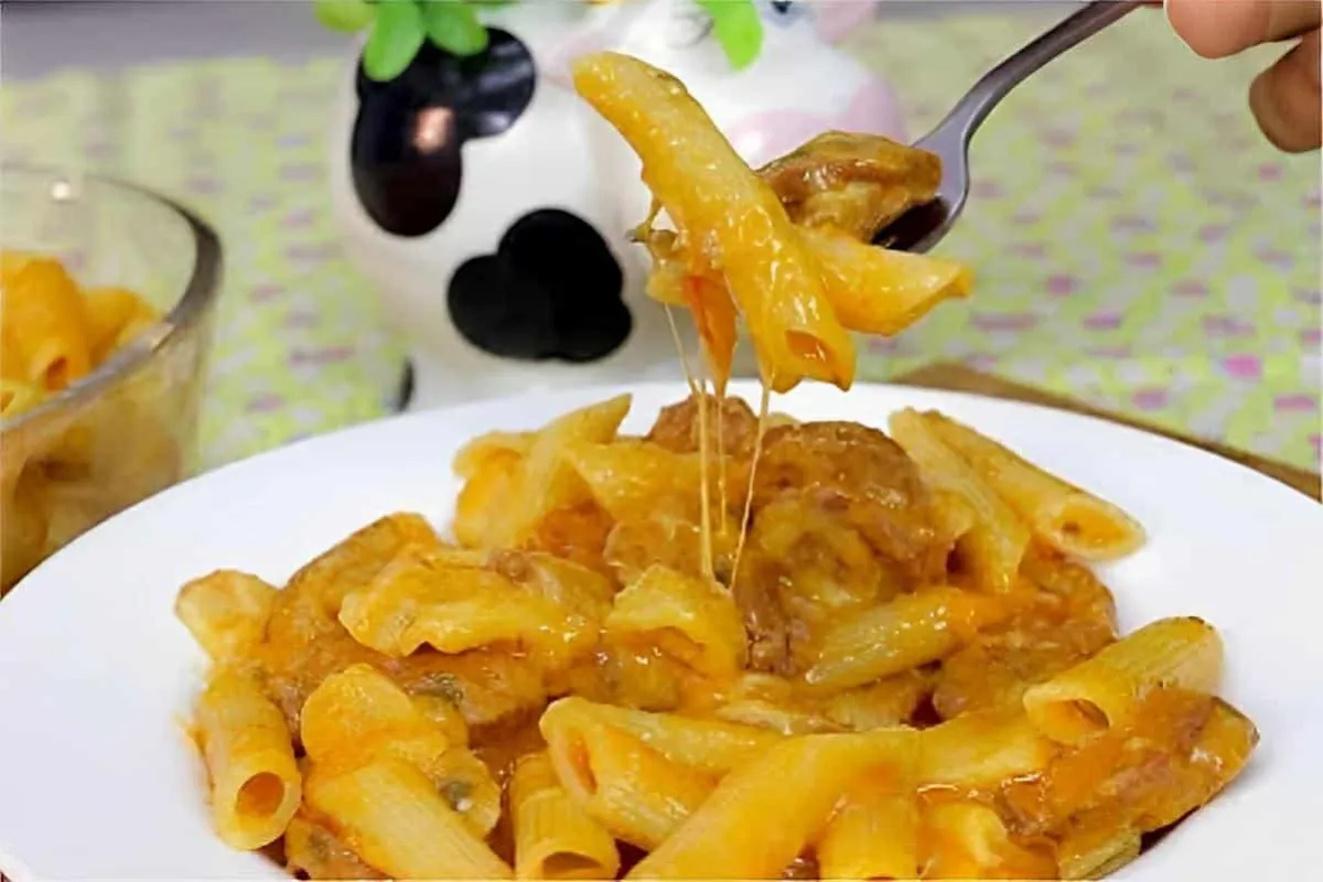 Macarrão cremoso na panela de pressão delicioso e fica pront