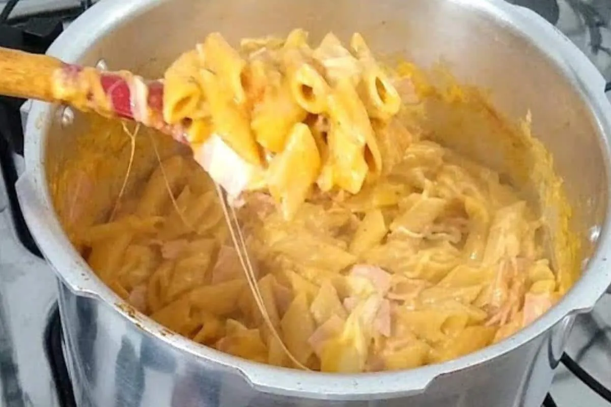Macarrão cremoso na panela de pressão que fica pronto em 5 m
