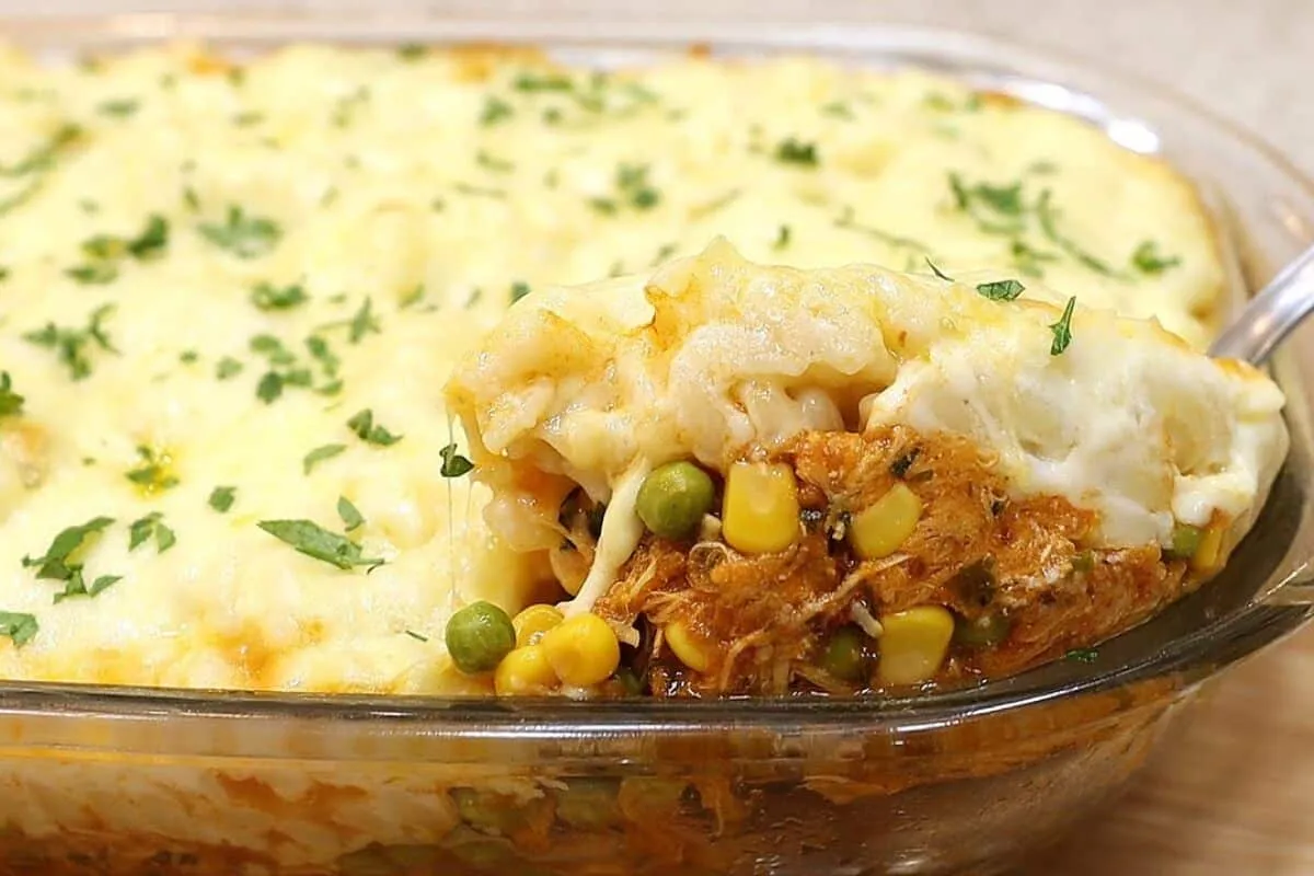 Macarrão de forno cremoso com frango: ótima pedida para prat