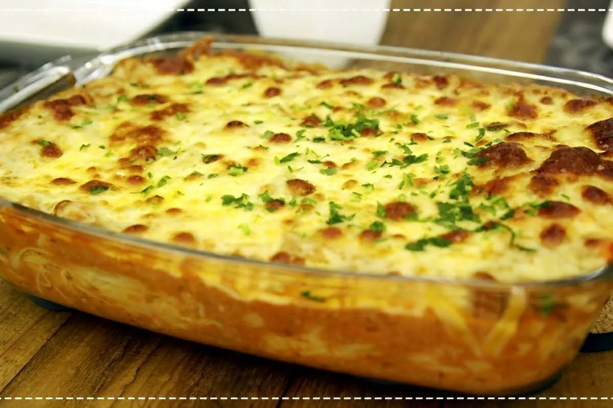 Macarrão de forno cremoso e fácil de fazer para o seu almoço