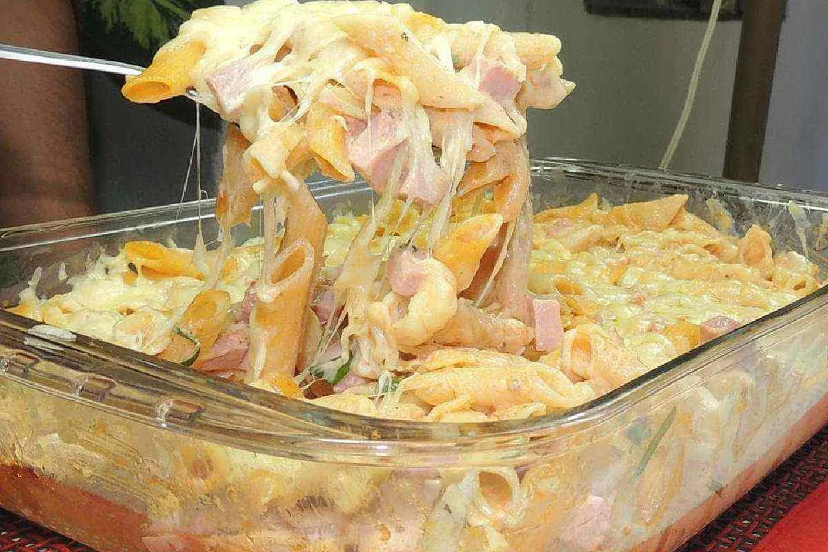 Macarrão de forno cremoso perfeito para um almoço de domingo