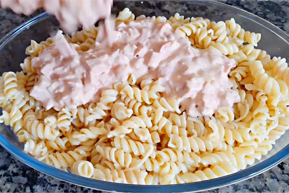 Macarrão de forno cremoso super rápido é só misturar os ingr