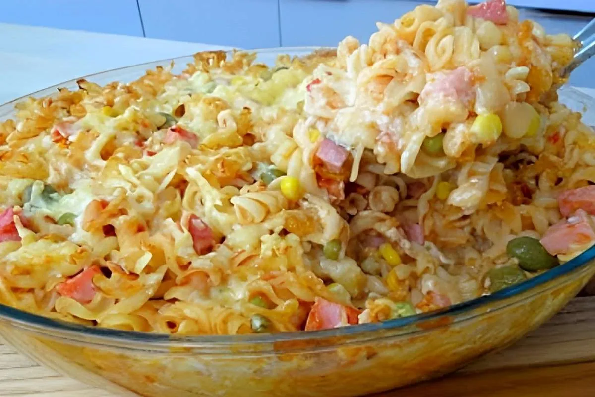 Macarrão de forno: é só misturar os ingredientes e levar no