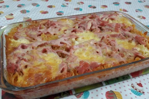 Macarrão de forno gratinado no forno e muito cremoso para fa