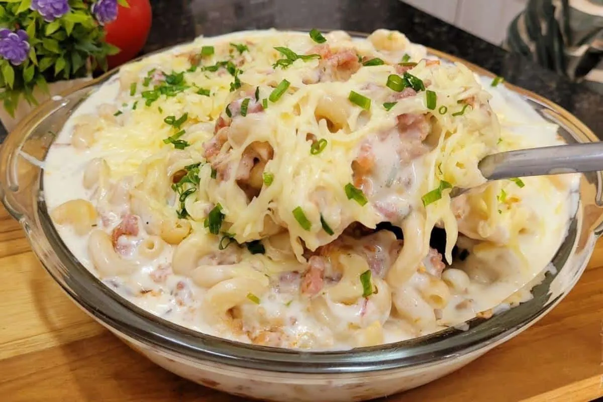 Macarrão de linguiça toscana fica sensacional e é bem fácil