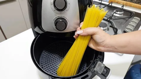 Macarrão na air fryer feito de um jeito prático e surpreende