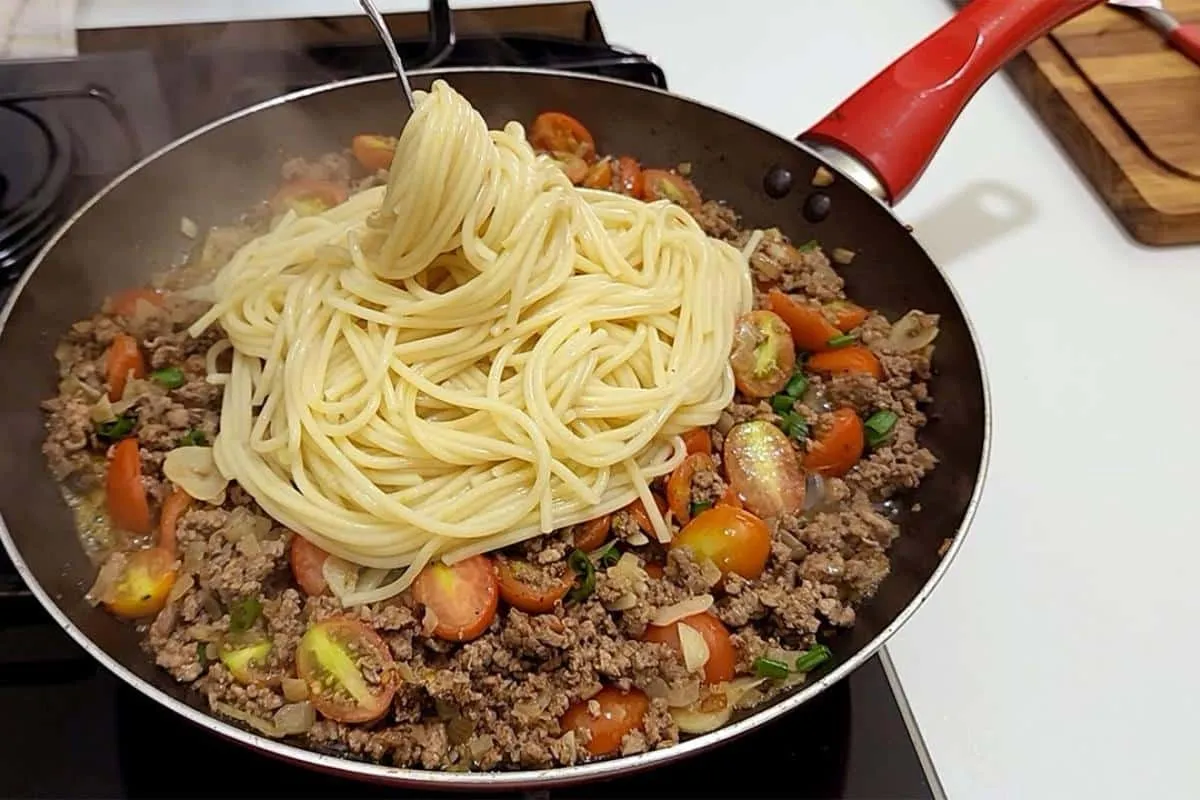 Macarrão na manteiga uma chuva de sabores no seu almoço de d