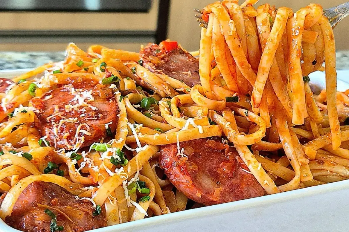 Macarronada com calabresa: essa receita me salva nos dias ma
