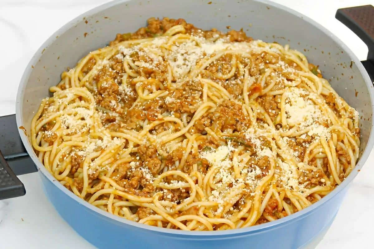 Macarronada com carne moída fácil e prática um prato simples